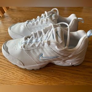 Women’s White Nike shoes